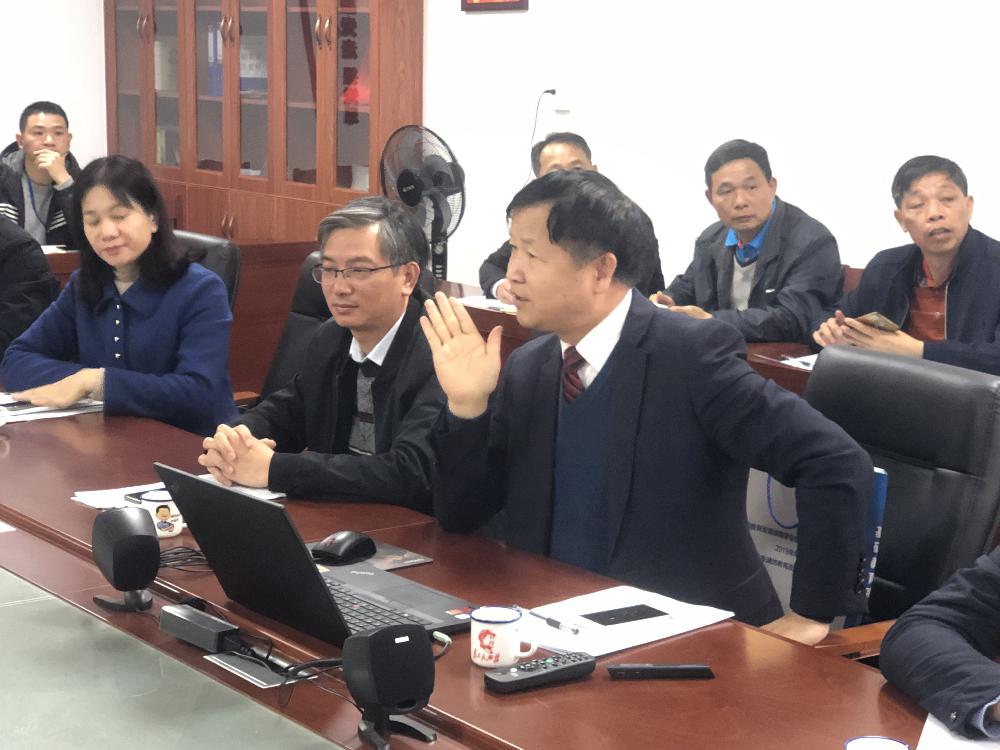 3到訪名校長(zhǎng)、專家黃新古校長(zhǎng)（前排右一）、于偉就校長(zhǎng)（左一）.jpg